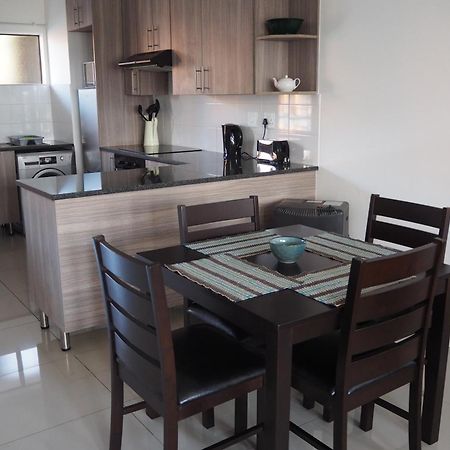 Or Tambo Self Catering Apartments, The Willows Boksburg Extérieur photo