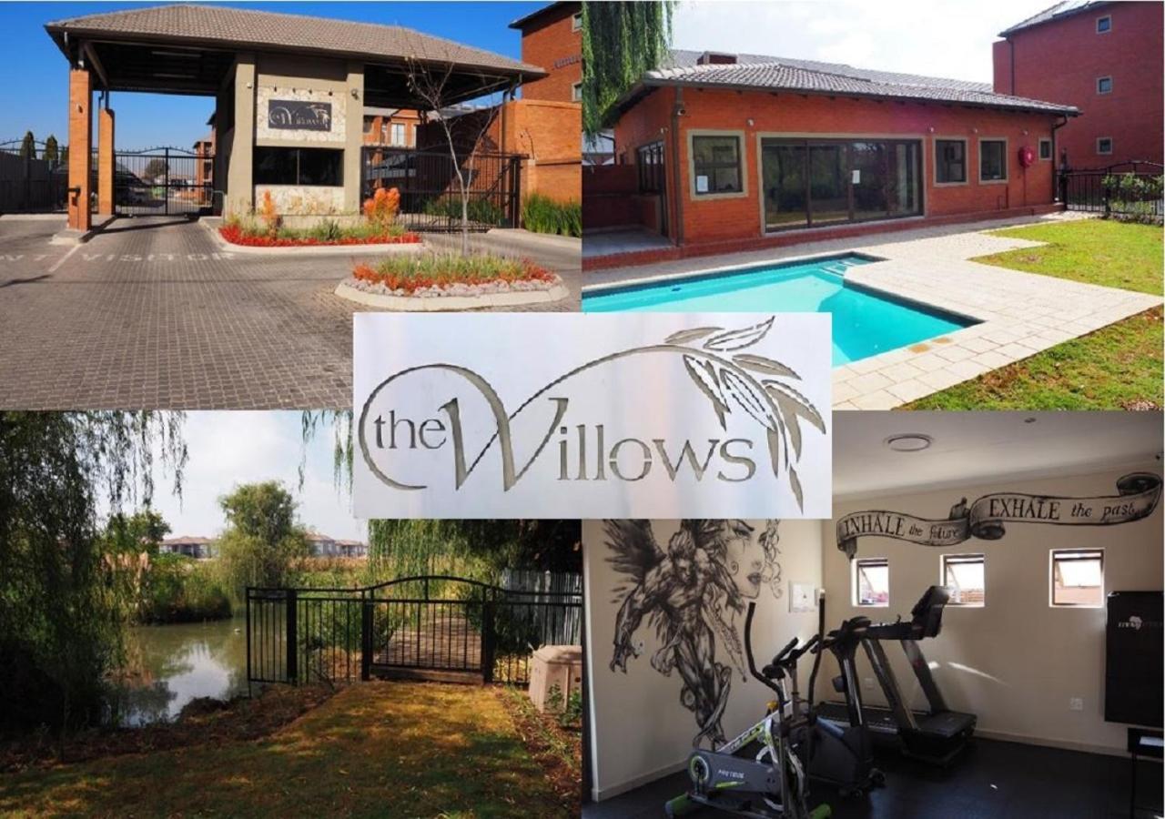 Or Tambo Self Catering Apartments, The Willows Boksburg Extérieur photo