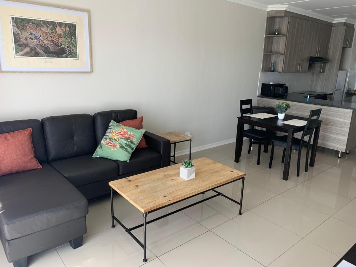 Or Tambo Self Catering Apartments, The Willows Boksburg Extérieur photo