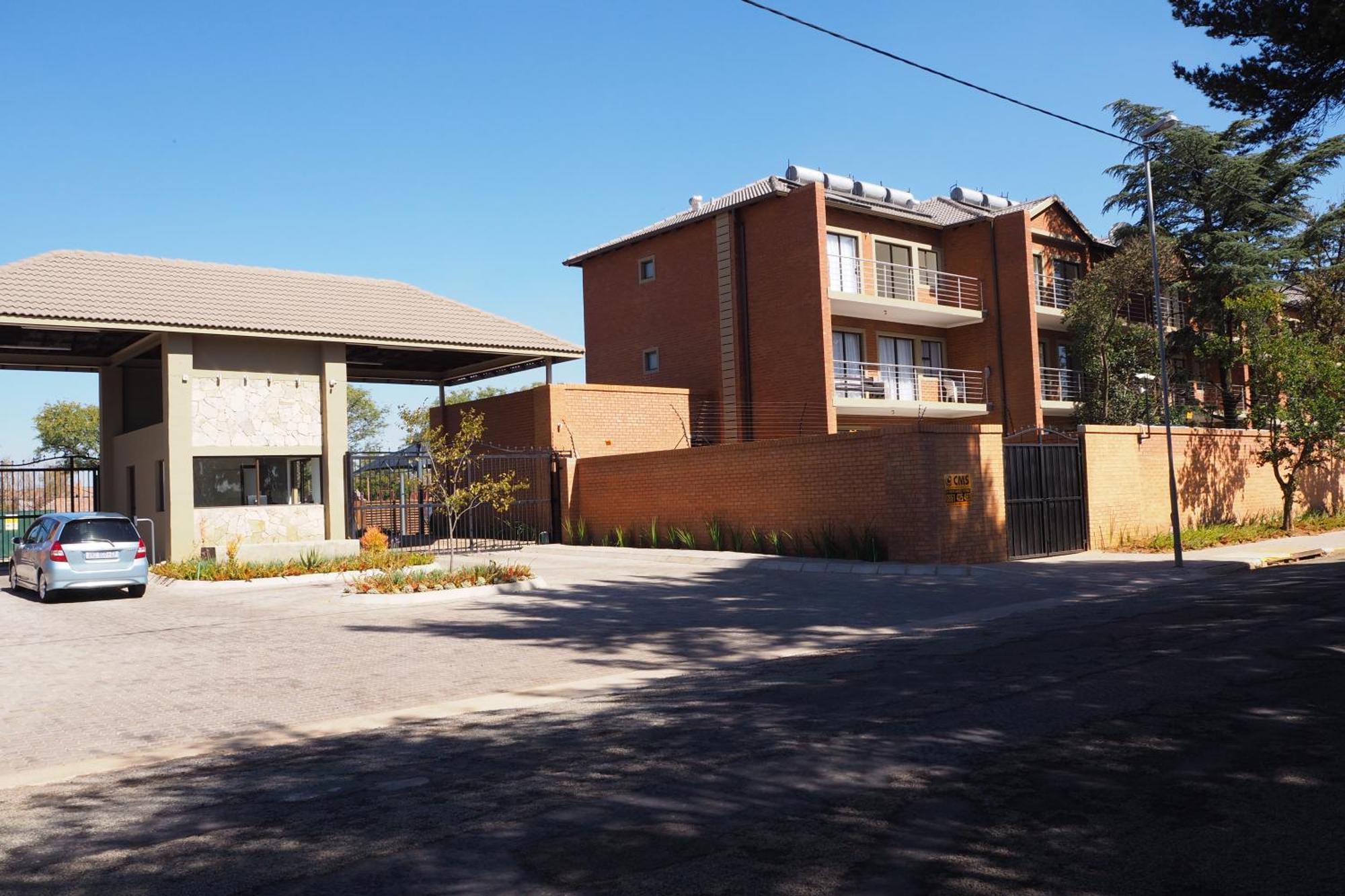 Or Tambo Self Catering Apartments, The Willows Boksburg Extérieur photo