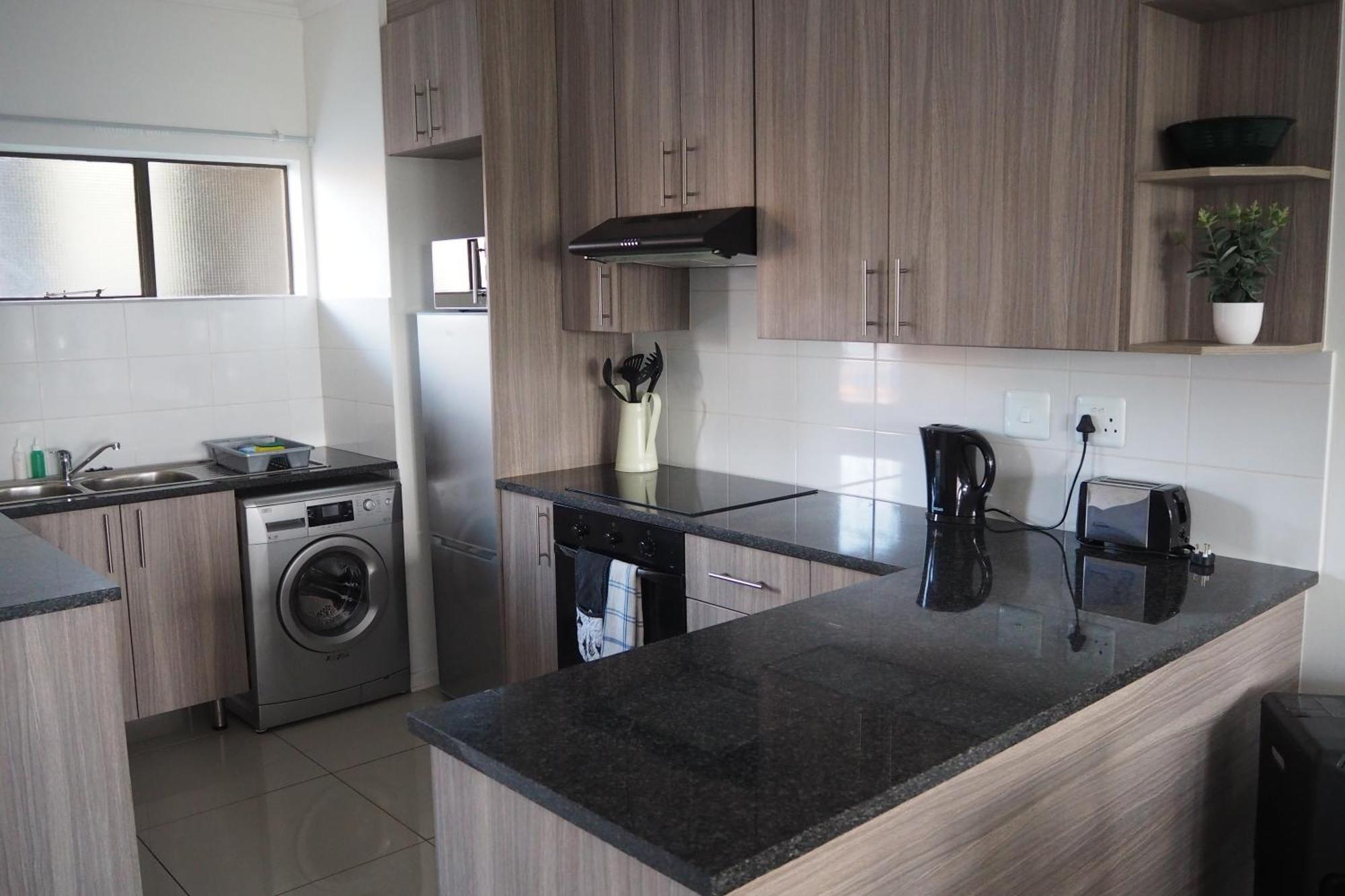 Or Tambo Self Catering Apartments, The Willows Boksburg Extérieur photo