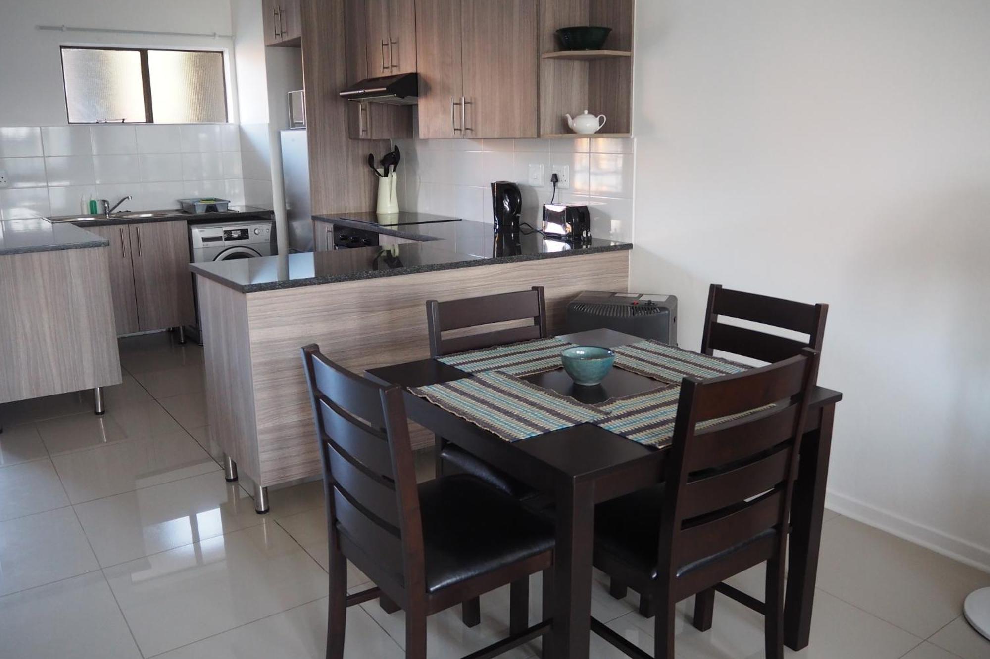 Or Tambo Self Catering Apartments, The Willows Boksburg Extérieur photo