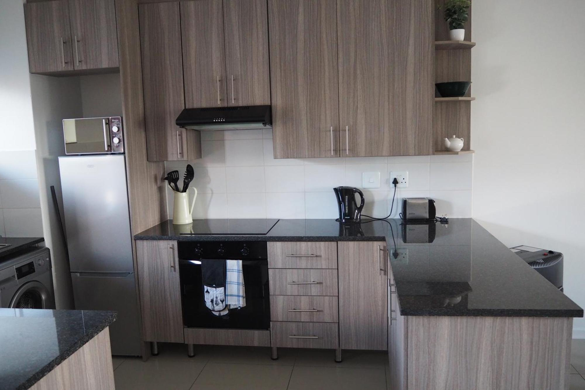 Or Tambo Self Catering Apartments, The Willows Boksburg Extérieur photo