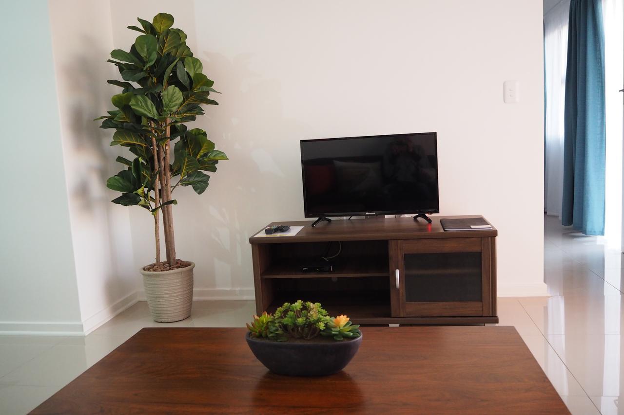 Or Tambo Self Catering Apartments, The Willows Boksburg Extérieur photo