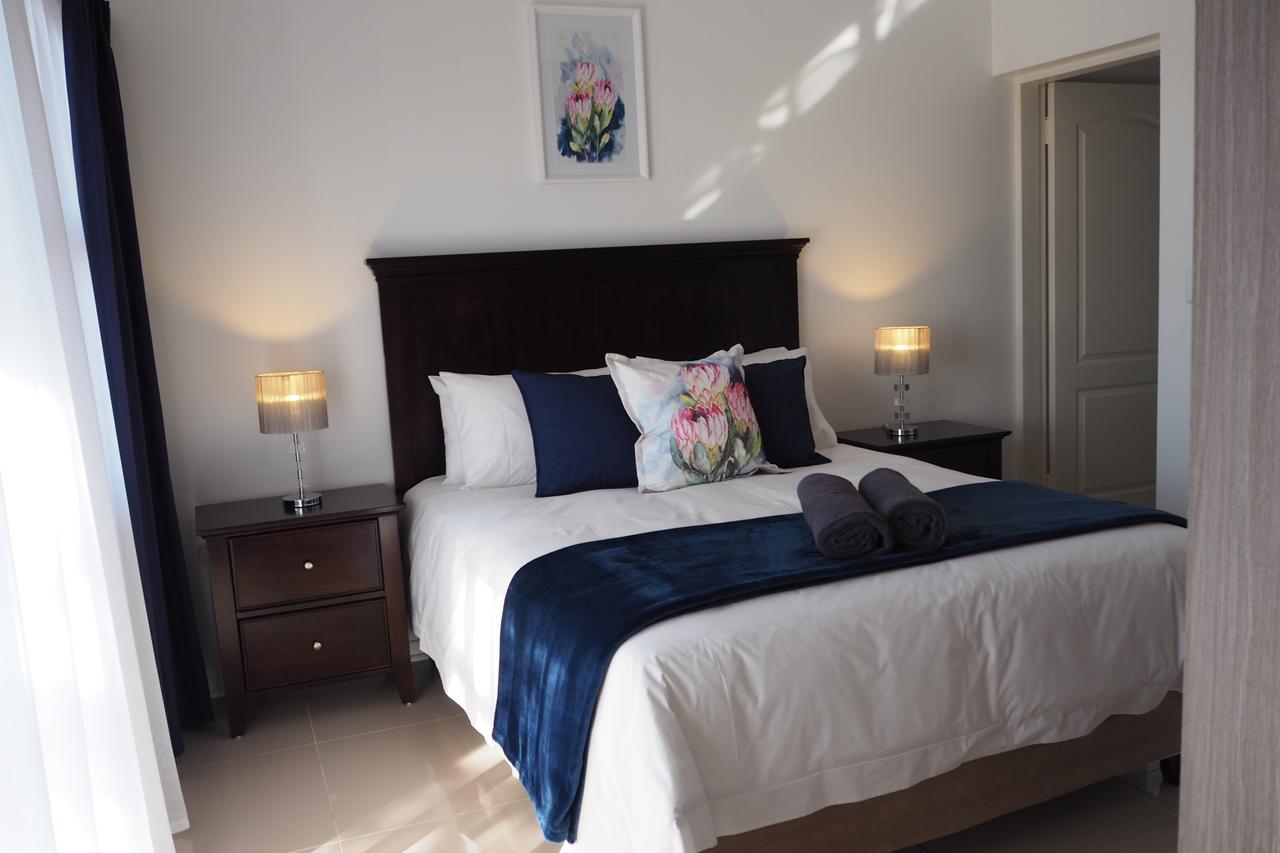 Or Tambo Self Catering Apartments, The Willows Boksburg Extérieur photo