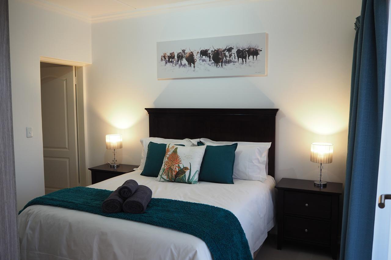 Or Tambo Self Catering Apartments, The Willows Boksburg Extérieur photo