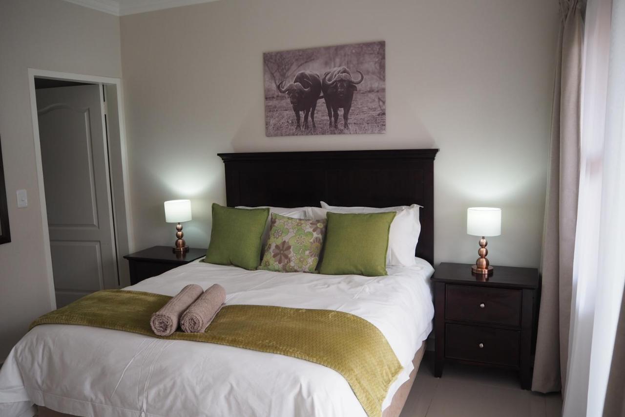 Or Tambo Self Catering Apartments, The Willows Boksburg Extérieur photo