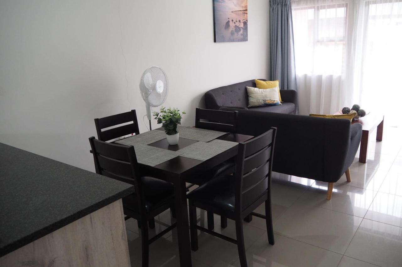 Or Tambo Self Catering Apartments, The Willows Boksburg Extérieur photo