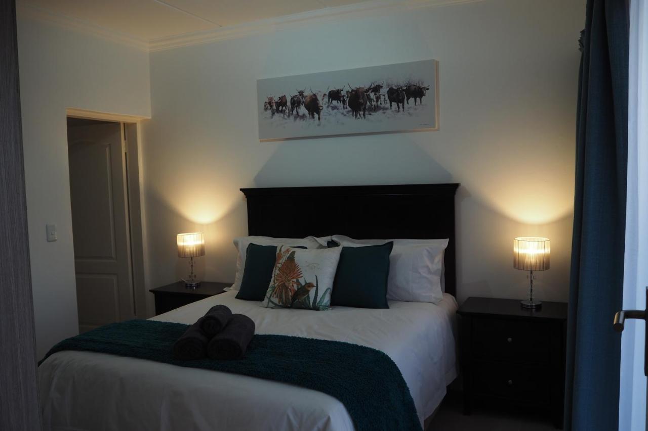 Or Tambo Self Catering Apartments, The Willows Boksburg Extérieur photo