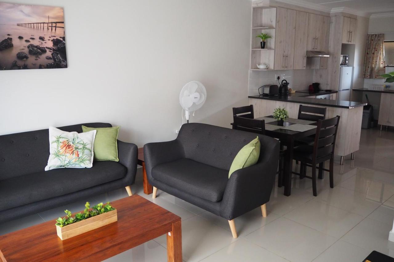 Or Tambo Self Catering Apartments, The Willows Boksburg Extérieur photo