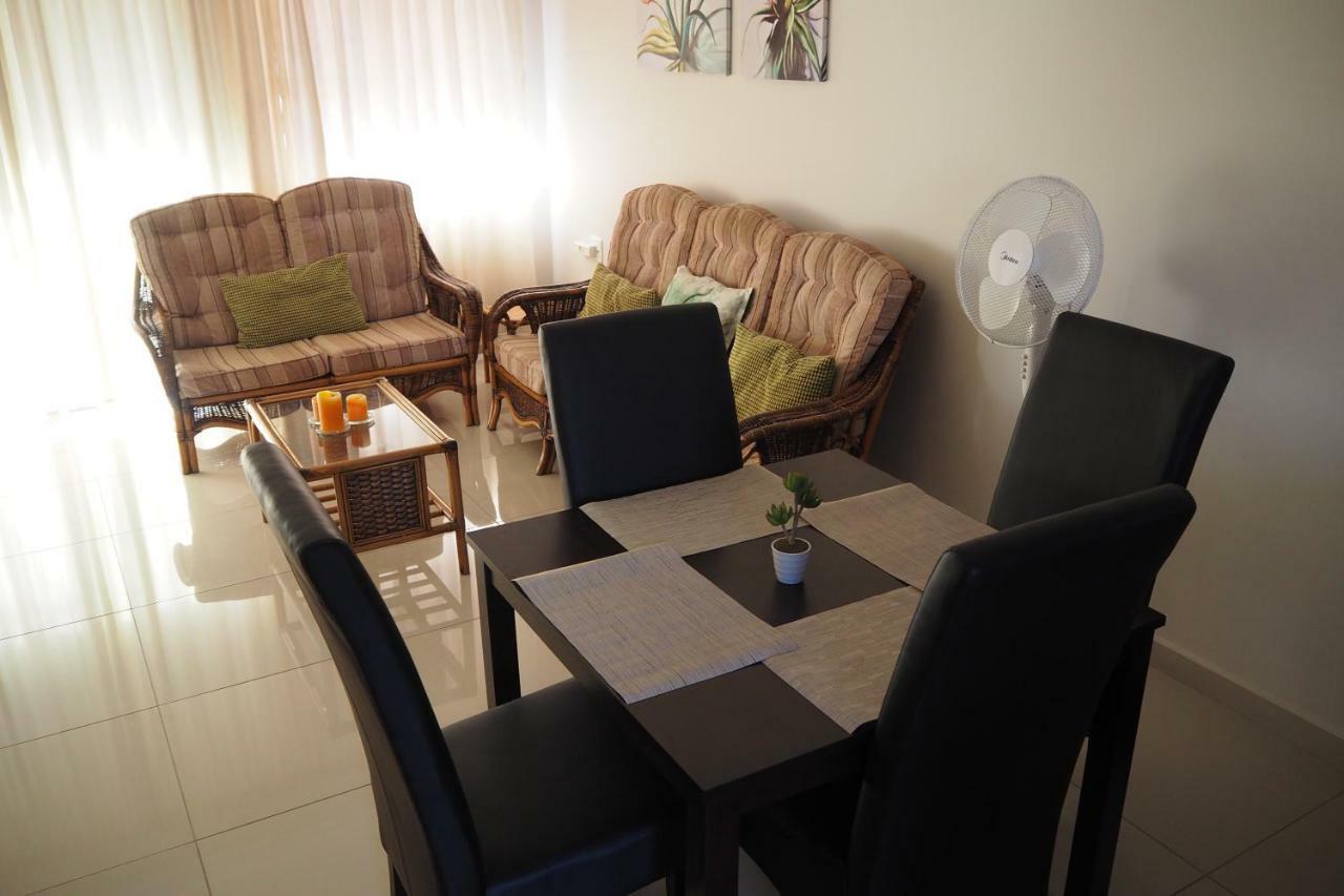 Or Tambo Self Catering Apartments, The Willows Boksburg Extérieur photo