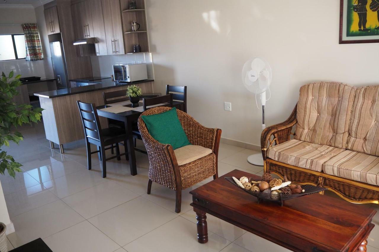 Or Tambo Self Catering Apartments, The Willows Boksburg Extérieur photo