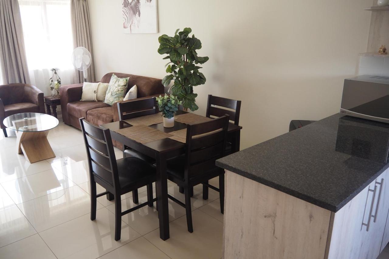 Or Tambo Self Catering Apartments, The Willows Boksburg Extérieur photo
