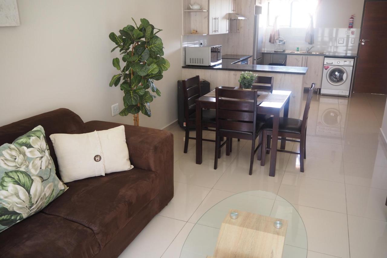 Or Tambo Self Catering Apartments, The Willows Boksburg Extérieur photo