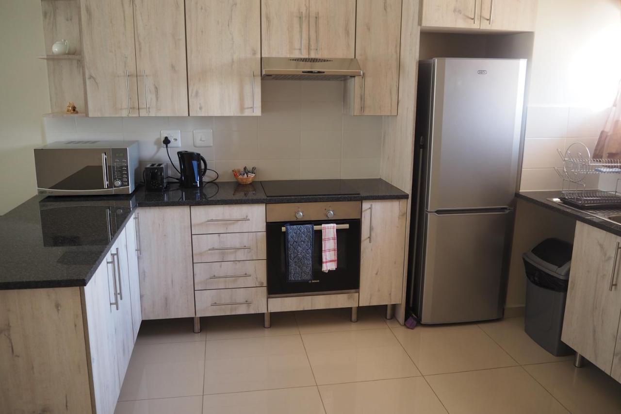Or Tambo Self Catering Apartments, The Willows Boksburg Extérieur photo